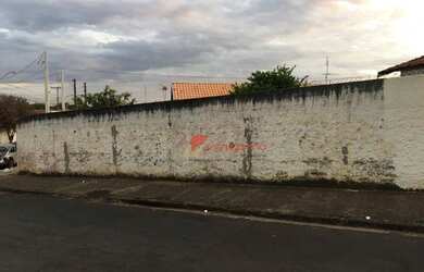 Imagem: O terreno possui 330m² de Área e está localizado em Santa