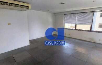 Imagem: O depósito possui 5 Vagas na garagem, 180m² de Área e está