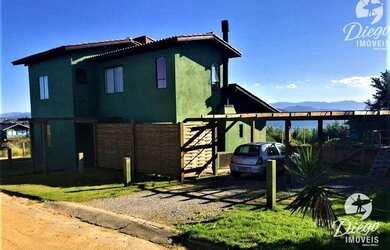 Imagem: A casa possui 3 Dormitórios, 3 Banheiros, 2 Vagas na garagem