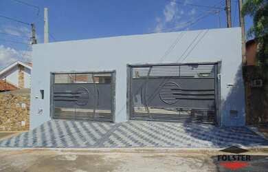 Imagem: A casa possui 2 Dormitórios, 1 Banheiro, 1 Vaga na garagem