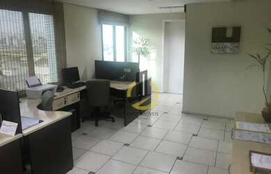 Imagem: O depósito possui 1 Vaga na garagem, 68m² de Área e está