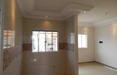 Imagem: A casa possui 2 Dormitórios, 1 Banheiro, 2 Vagas na garagem