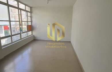 Imagem: O depósito possui 1 Vaga na garagem, 121m² de Área e está