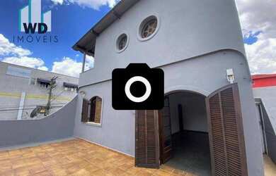 Imagem: O depósito possui 3 Vagas na garagem e 450m² de Área e está