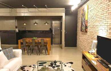 Imagem: O apartamento possui 2 Dormitórios, 1 Banheiro, 1 Vaga na garagem