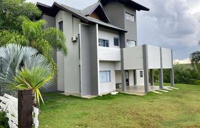 Imagem: A casa em condomínio possui 5 Dormitórios, 5 Banheiros, 3