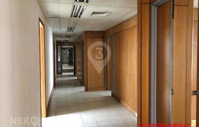 Imagem: O depósito possui 5 Vagas na garagem e 292m² de Área e está