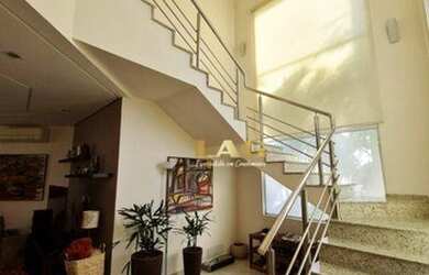 Imagem: A casa em condomínio possui 4 Dormitórios, 5 Banheiros, 4