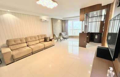 Imagem: O apartamento possui 3 Dormitórios, 1 Banheiro, 3 Vagas na