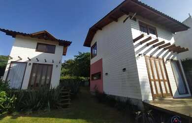 Imagem: A casa possui 2 Dormitórios, 2 Banheiros, 450m² de Área e