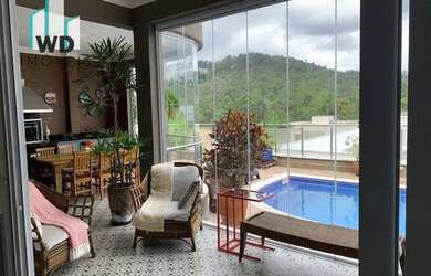 Imagem: A casa em condomínio possui 4 Dormitórios, 5 Banheiros, 3