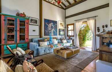 Imagem: A casa possui 5 Dormitórios, 5 Banheiros e 456m² de Área