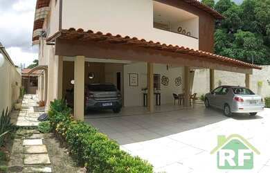 Imagem: A casa possui 5 Dormitórios, 5 Banheiros, 396m² de Área e