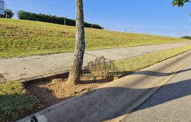 Imagem: O terreno possui 450m² de Área e está localizado em Green