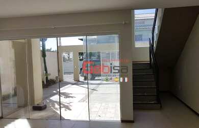 Imagem: A casa possui 3 Dormitórios, 3 Banheiros, 2 Vagas na garagem