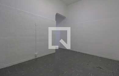 Imagem: A casa possui 5 Dormitórios, 2 Banheiros, 3 Vagas na garagem