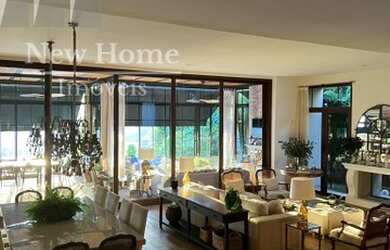 Imagem: A casa em condomínio possui 4 Dormitórios, 5 Banheiros, 640m²