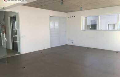 Imagem: O depósito possui 2 Vagas na garagem, 80m² de Área e está