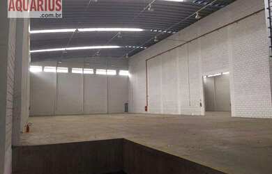 Imagem: O depósito possui 5 Vagas na garagem, 2.230m² de Área, Imóvel