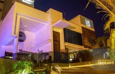 Imagem: A casa em condomínio possui 5 Dormitórios, 5 Banheiros, 4