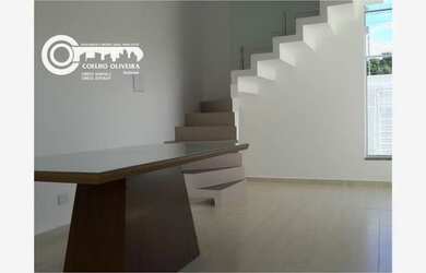 Imagem: A casa possui 3 Dormitórios, 2 Banheiros, 1 Vaga na garagem