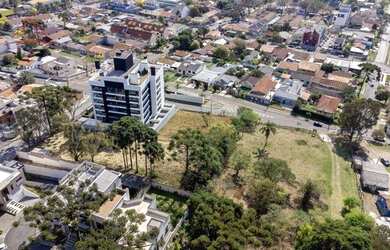 Imagem: O terreno possui 2.005m² de Área e está localizado em Bacacheri