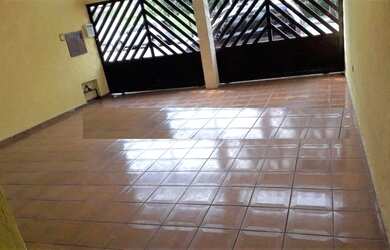 Imagem: A casa possui 3 Dormitórios, 3 Banheiros, 2 Vagas na garagem