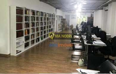 Imagem: O depósito à venda possui 3 Vagas na garagem e 429m² de Área