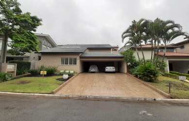 Imagem: A casa possui 2 Dormitórios, 4 Banheiros, 2 Vagas na garagem