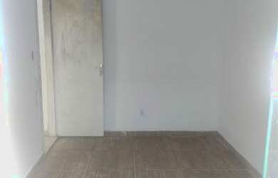 Imagem: A casa possui 1 Dormitório, 1 Banheiro e 1 Vaga na garagem