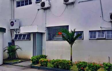 Imagem: O depósito possui 3 Vagas na garagem, 300m² de Área e está