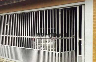 Imagem: A casa possui 2 Dormitórios, 1 Banheiro, 2 Vagas na garagem