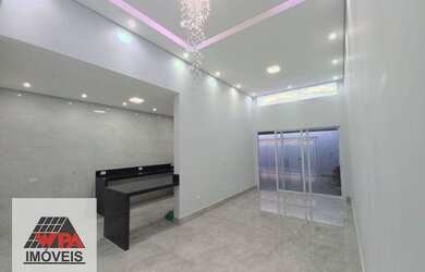 Imagem: A casa possui 3 Dormitórios, 1 Banheiro, 2 Vagas na garagem