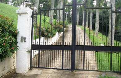 Imagem: A chácara possui 1.400m² de Área e está localizado em Louveira