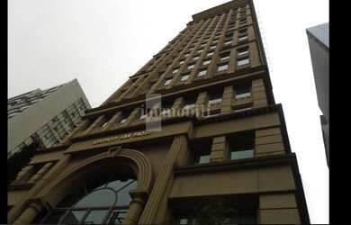 Imagem: O depósito possui 5 Vagas na garagem e 270m² de Área e está