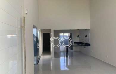 Imagem: A casa em condomínio possui 3 Dormitórios, 2 Banheiros, 4