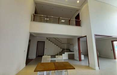 Imagem: O depósito possui 5 Vagas na garagem, 670m² de Área e está