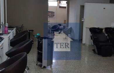 Imagem: O depósito possui 2 Vagas na garagem, 294m² de Área e está