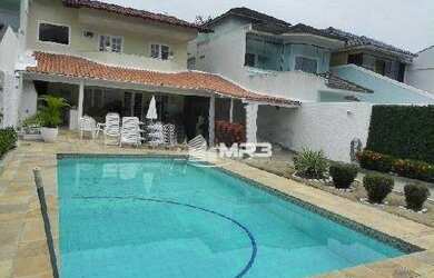 Imagem: A casa em condomínio possui 4 Dormitórios, 5 Banheiros, 2