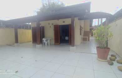 Imagem: A casa possui 4 Dormitórios, 3 Banheiros, 3 Vagas na garagem