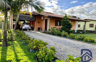 Imagem: A casa possui 2 Dormitórios, 2 Banheiros, 4 Vagas na garagem