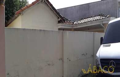 Imagem: A casa possui 3 Dormitórios, 1 Banheiro, 1 Vaga na garagem