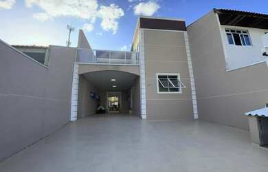 Imagem: A casa possui 4 Dormitórios, 3 Banheiros, 5 Vagas na garagem