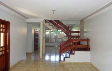 Imagem: A casa à venda possui 3 Dormitórios, 3 Banheiros, 2 Vagas