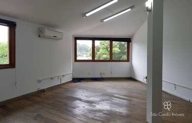 Imagem: O depósito possui 2 Vagas na garagem, 35m² de Área e está