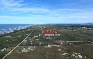 Imagem: O terreno possui 300m² de Área e está localizado em Balneário