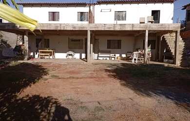 Imagem 5: Casa. 570m² de Áreae4 Vagas na garagem