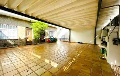 Imagem: O depósito possui 4 Vagas na garagem, 300m² de Área e está