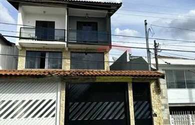 Imagem: A casa possui 4 Dormitórios, 5 Banheiros, 4 Vagas na garagem