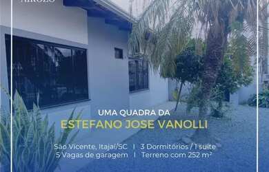 Imagem: A casa possui 3 Dormitórios, 2 Banheiros, 5 Vagas na garagem
